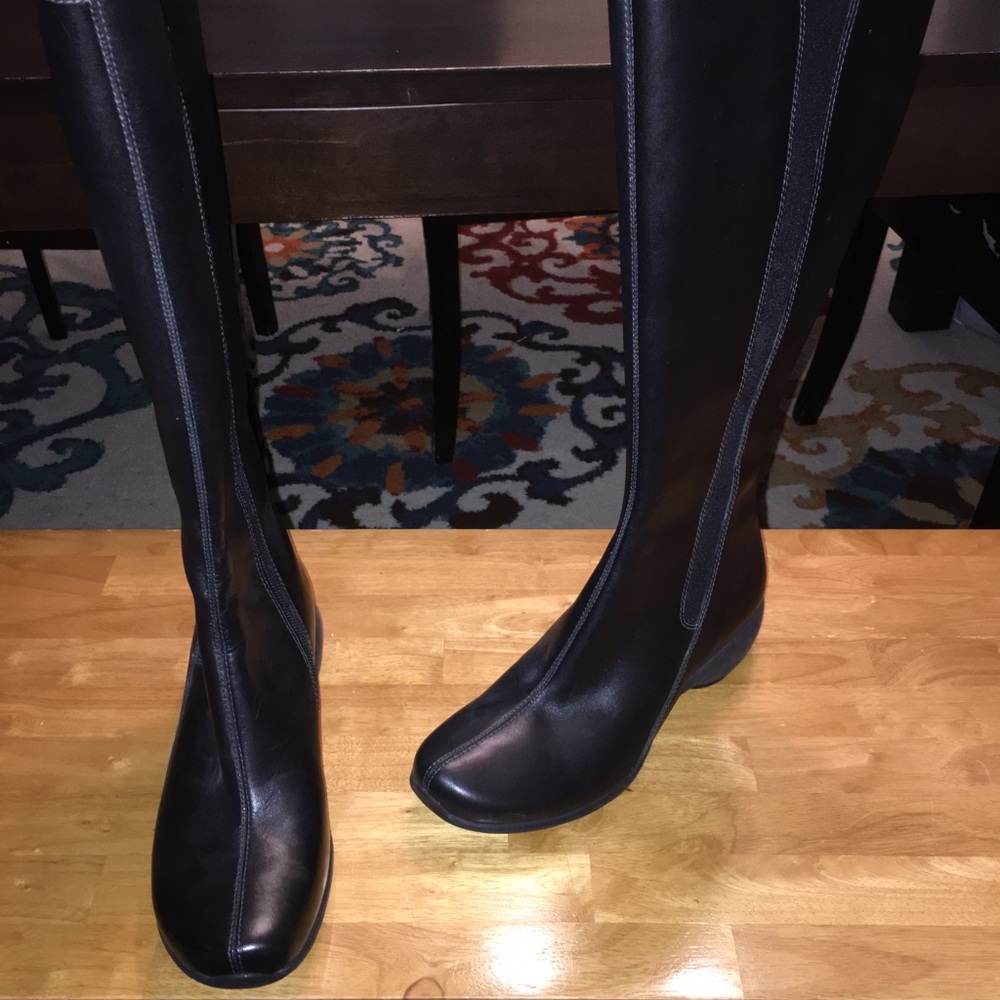 Women’s Merrell Spire Peak Midnight boots